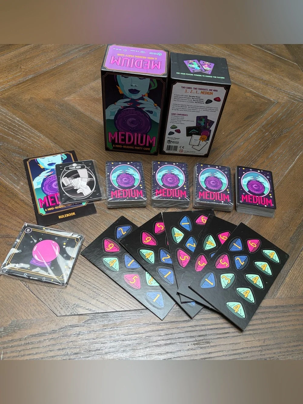 Medium: A Mind-Reading Party Game – Greater Than Games – Complete